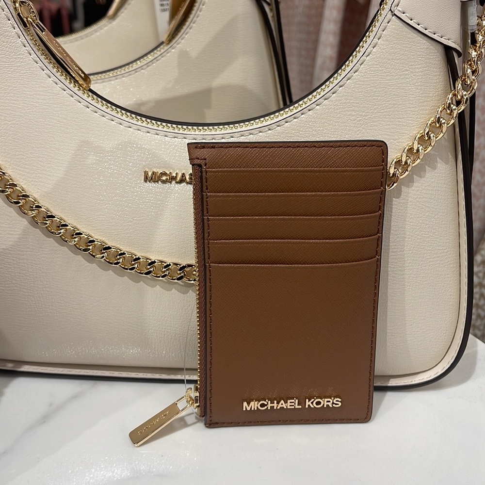 MICHAEL KORS
Jet Set Travel Medium Top Zip Leather Card Case Wallet 
Luggage
NWT